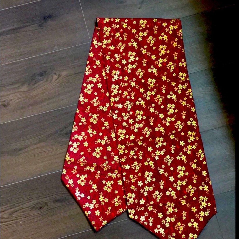 Shining golden flower red table run cotton